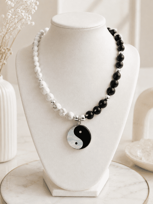 Collier Onyx Howlite Yin-Yang Nacre & Onyx