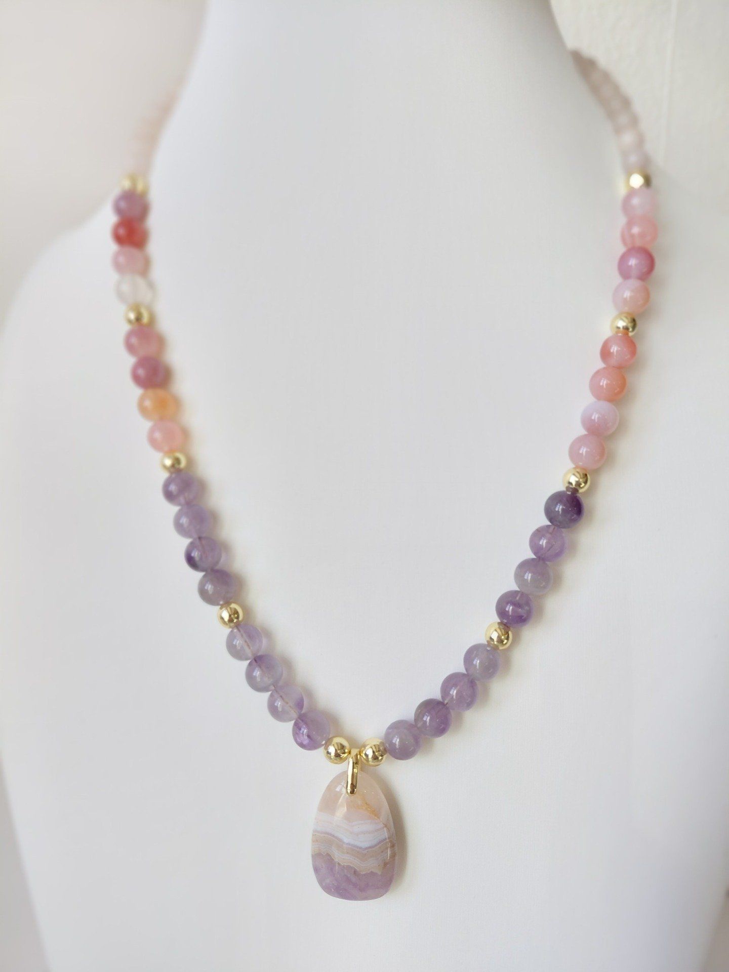 Collier "Douceur Infinie"   Améthyste Lavande •  Agate Botswana Rose •  Quartz Rose
